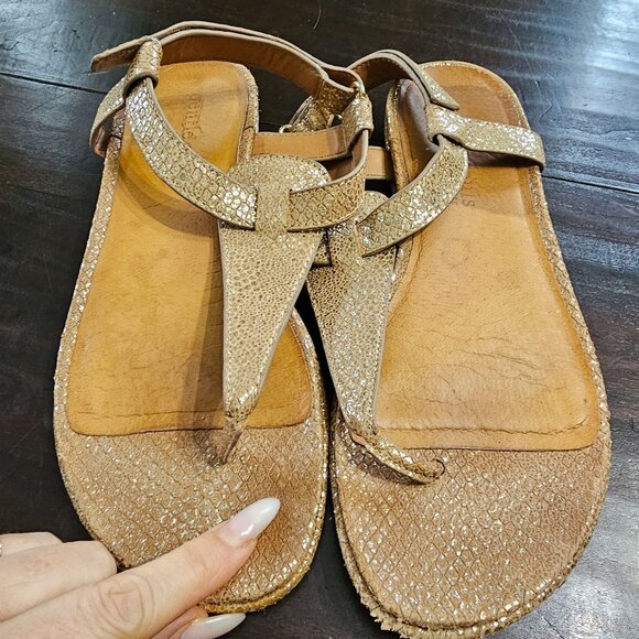 Gentle Souls Kenneth Cole Leather Gold Adjustable Ankle Sandal Thongs Size 9 - Picture 12 of 13